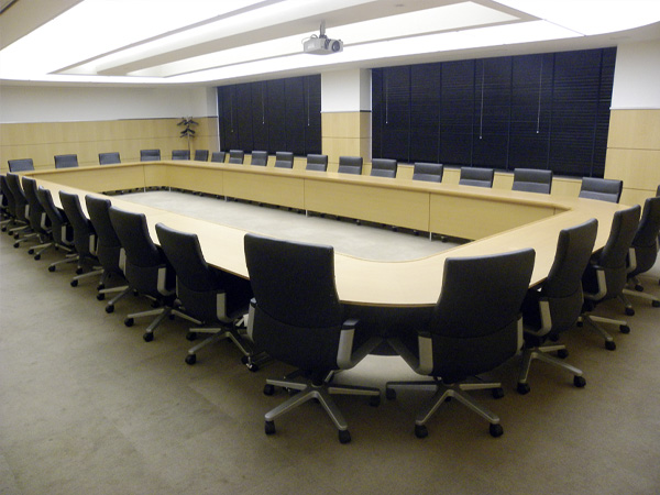 303号室(中会議室) 303号室(中会議室)